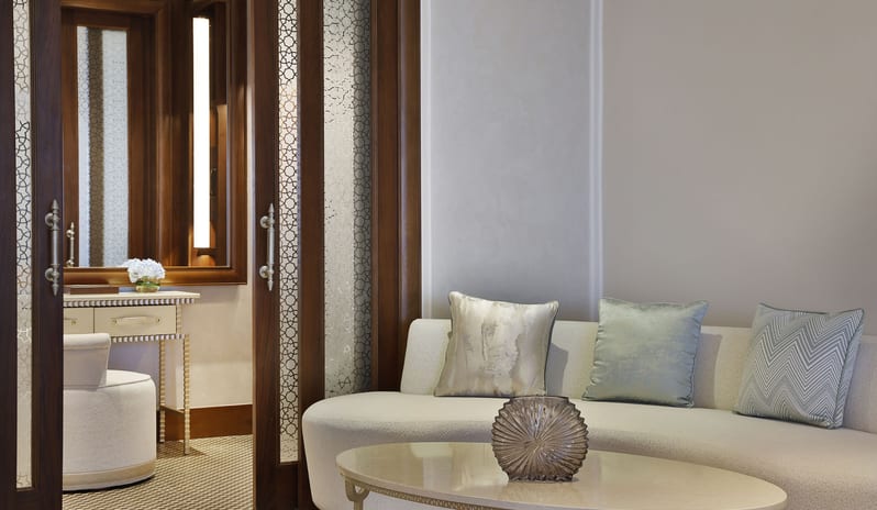 King Deluxe Room  with balcony 311_ dressing room -K1